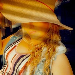 Meet your Posher .. La.La💕🛍️